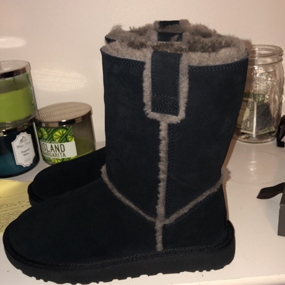 ugg short spill seam boot